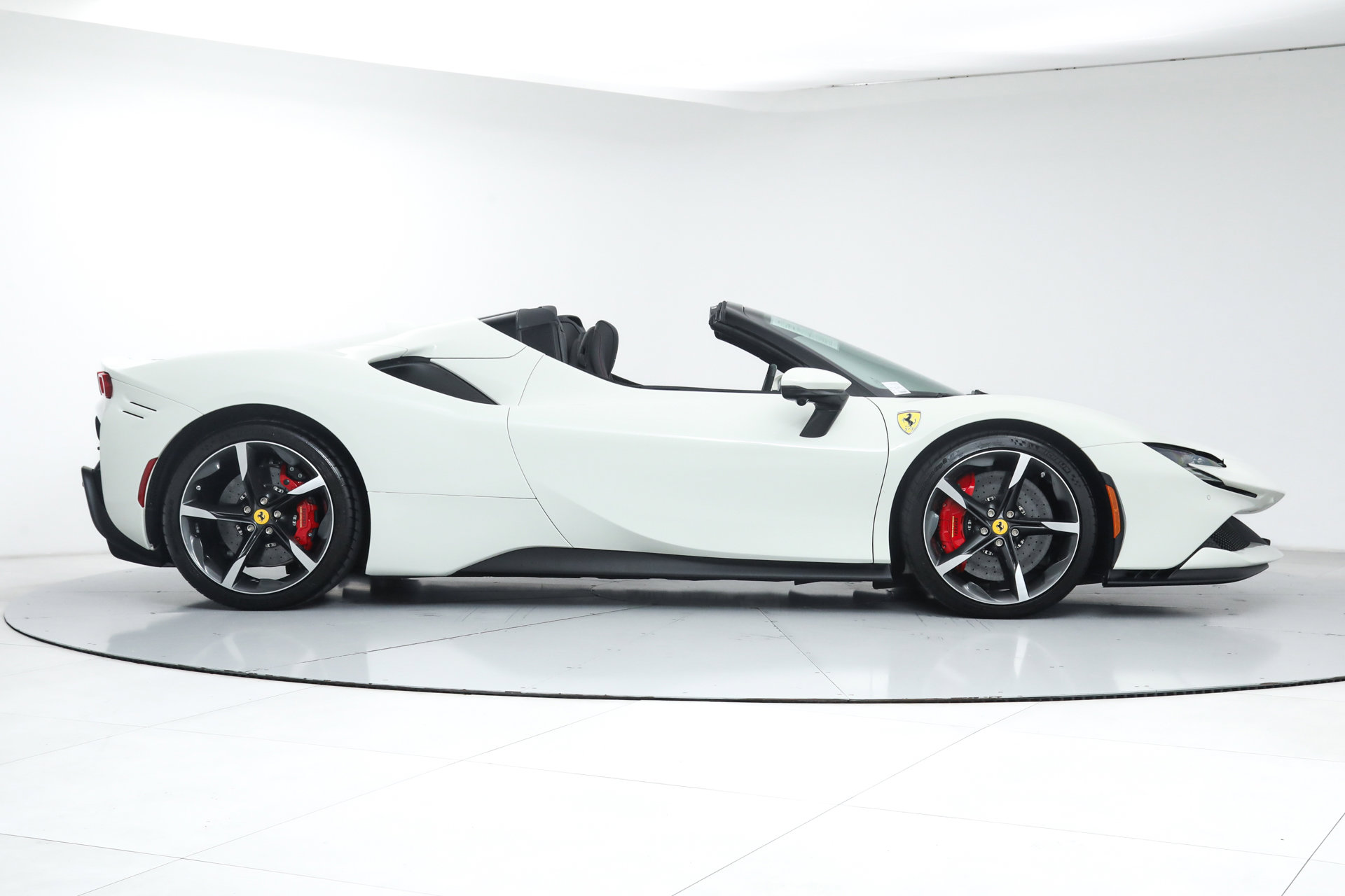 Certified 2025 Ferrari SF90 Spider AWD/4WD image 10