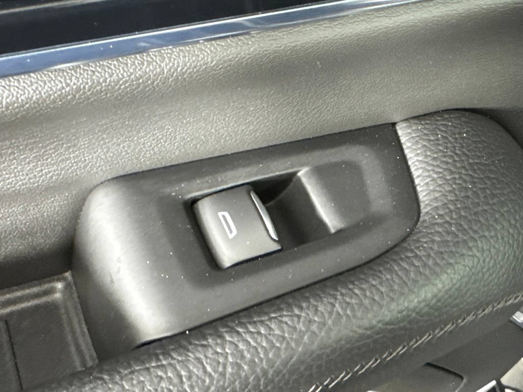 Certified 2025 GMC Yukon Denali AWD/4WD image 33