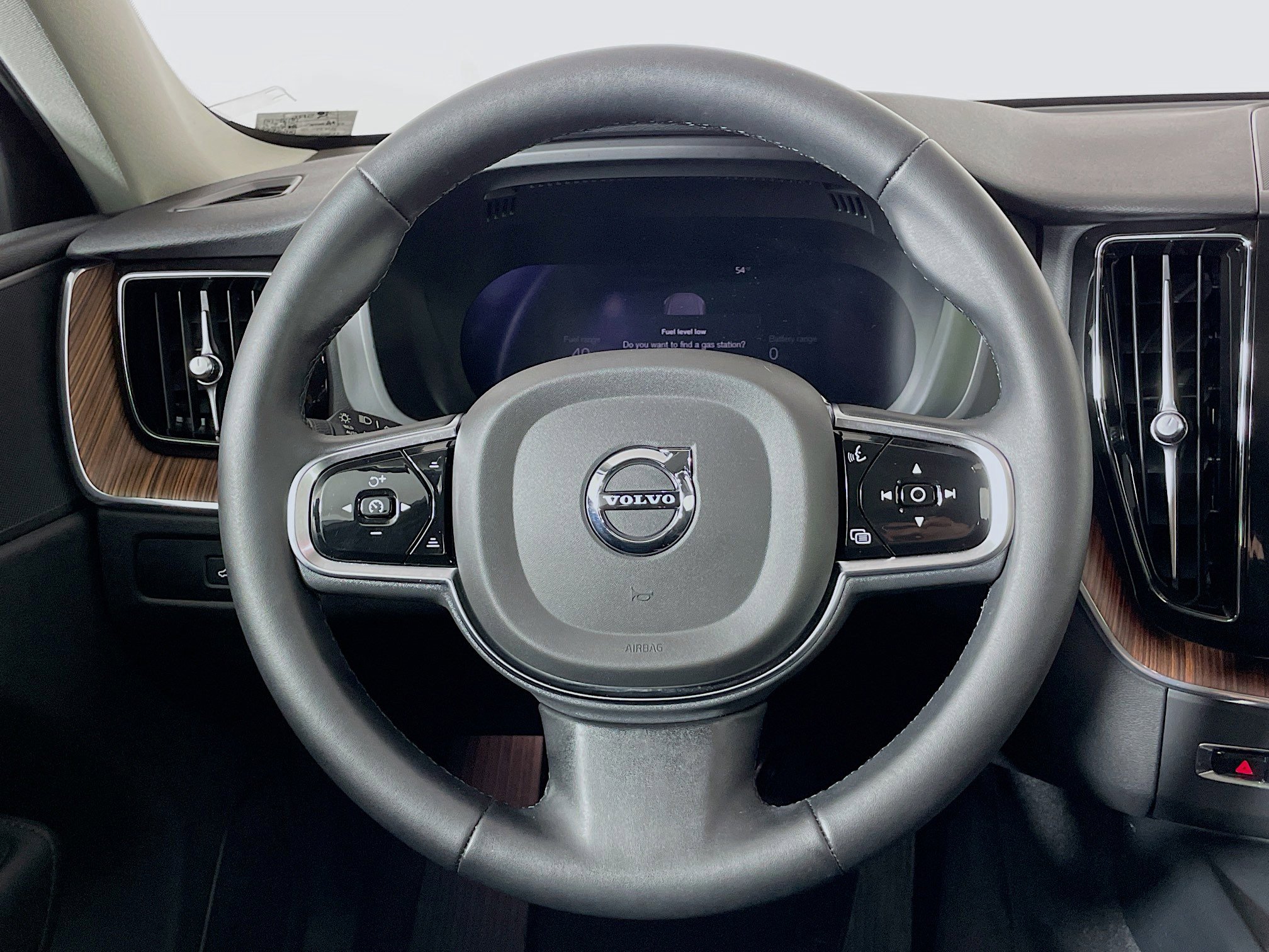 Used 2023 Volvo XC60 T8 Plus image 18