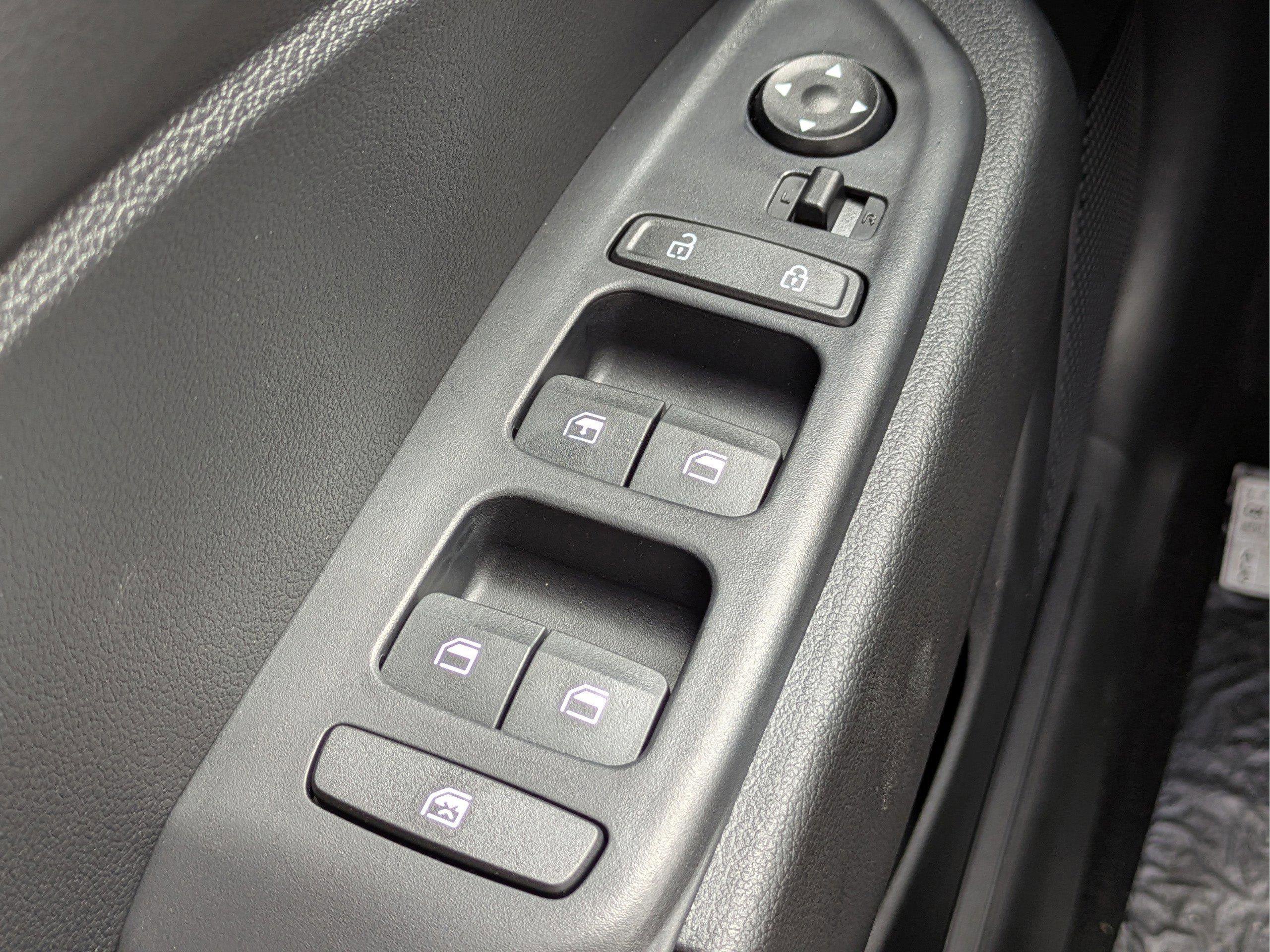 New 2026 Hyundai Venue SE image 26