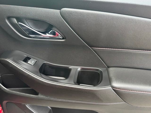 Used 2023 Chevrolet Traverse RS image 26