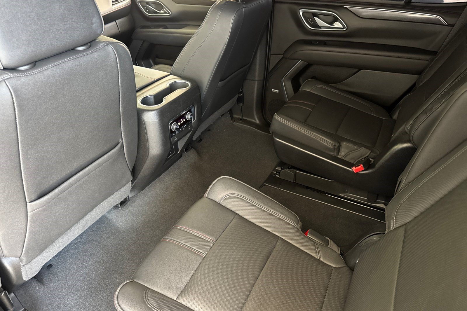 Used 2022 Chevrolet Tahoe RST w/ Luxury Package AWD/4WD image 27