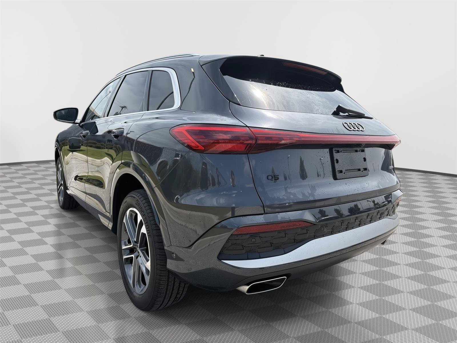 Used 2025 Audi Q5 Premium w/ Convenience Package AWD/4WD image 3
