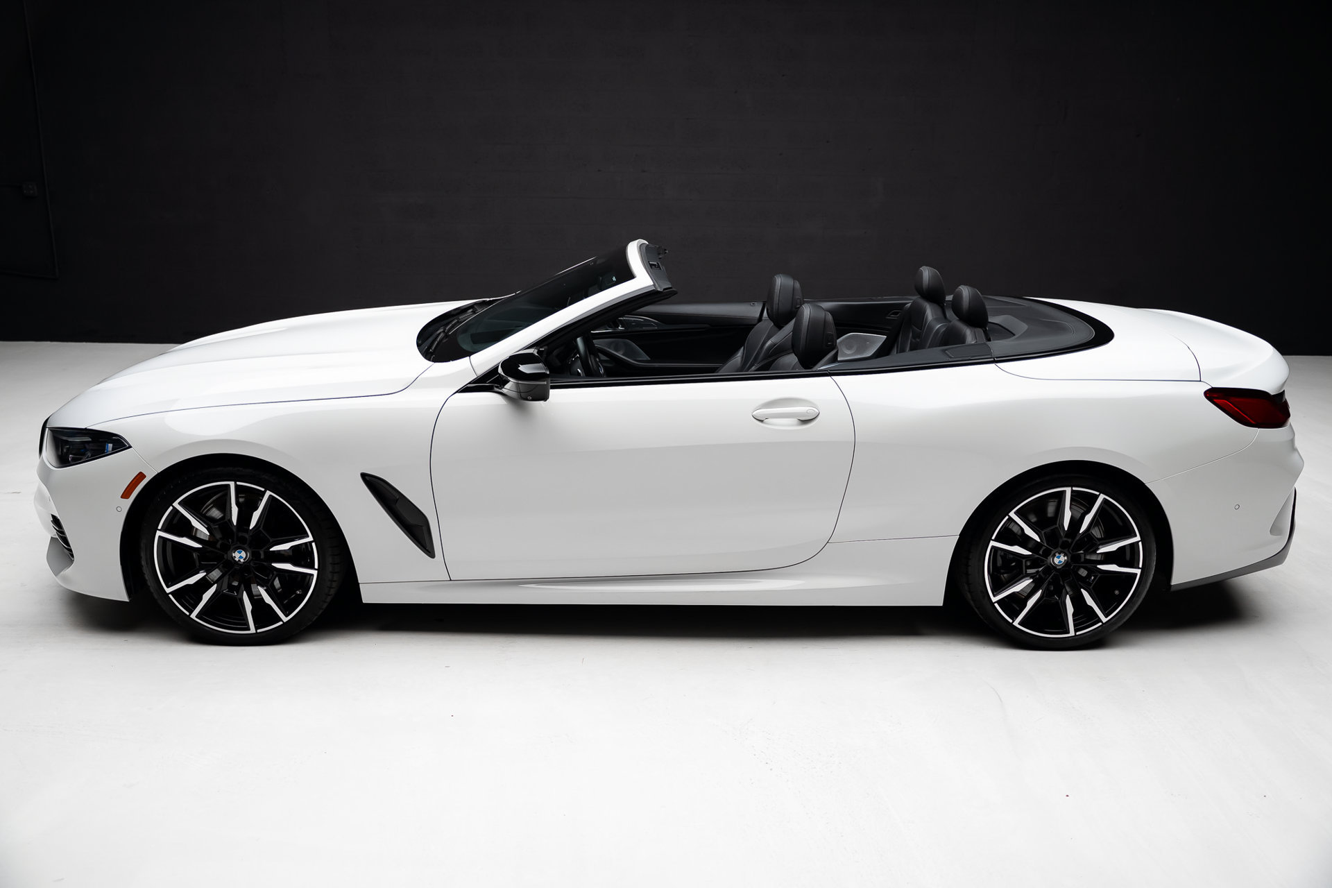 Used 2023 BMW M850i xDrive Convertible AWD/4WD image 19
