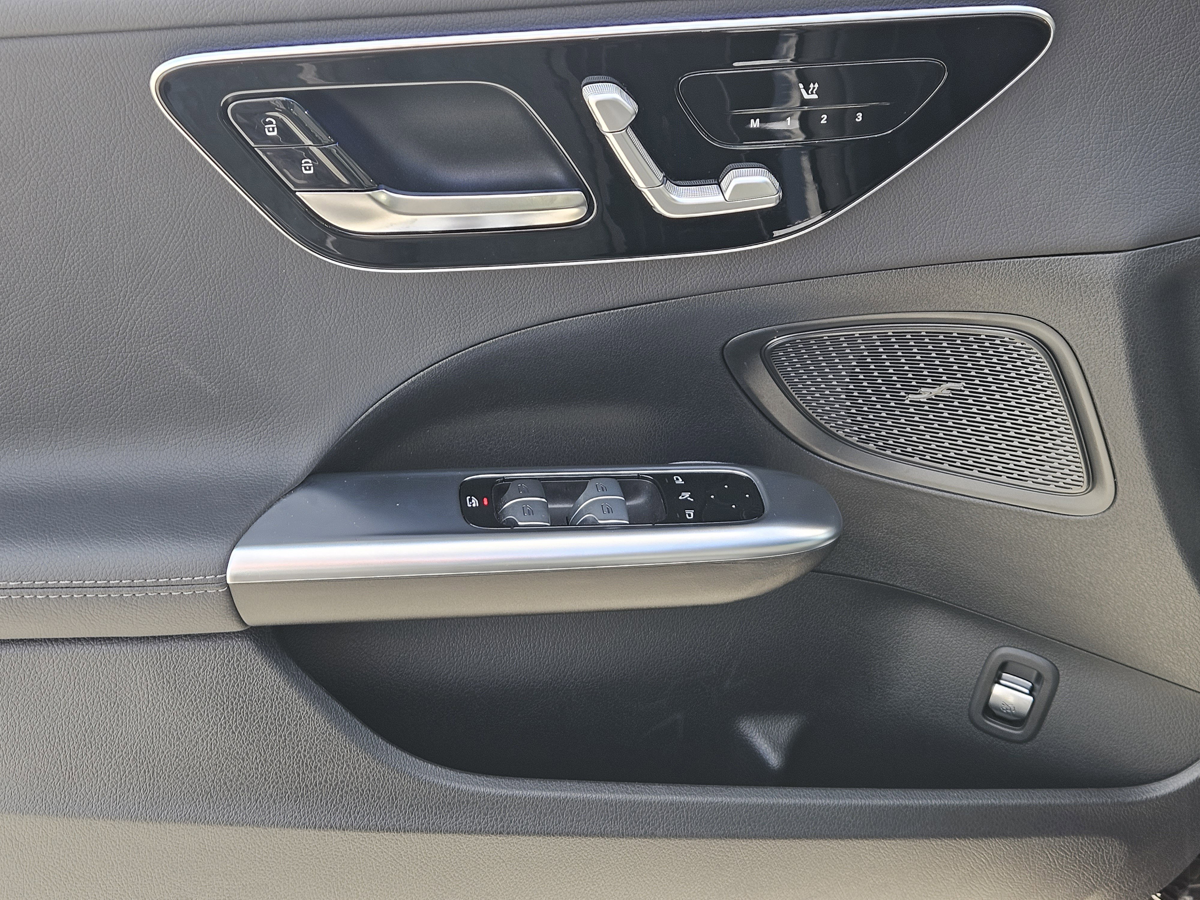 Used 2025 Mercedes-Benz C 300 Sedan image 23