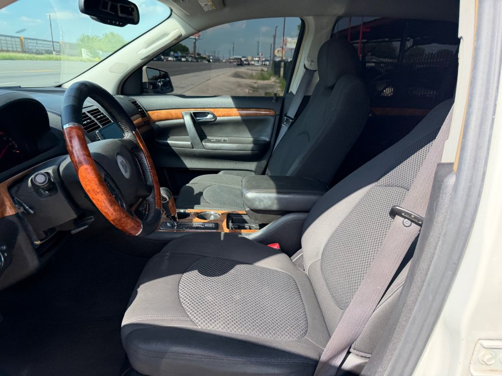 Used 2008 Saturn Outlook XR w/ Advanced Audio Package FWD image 14