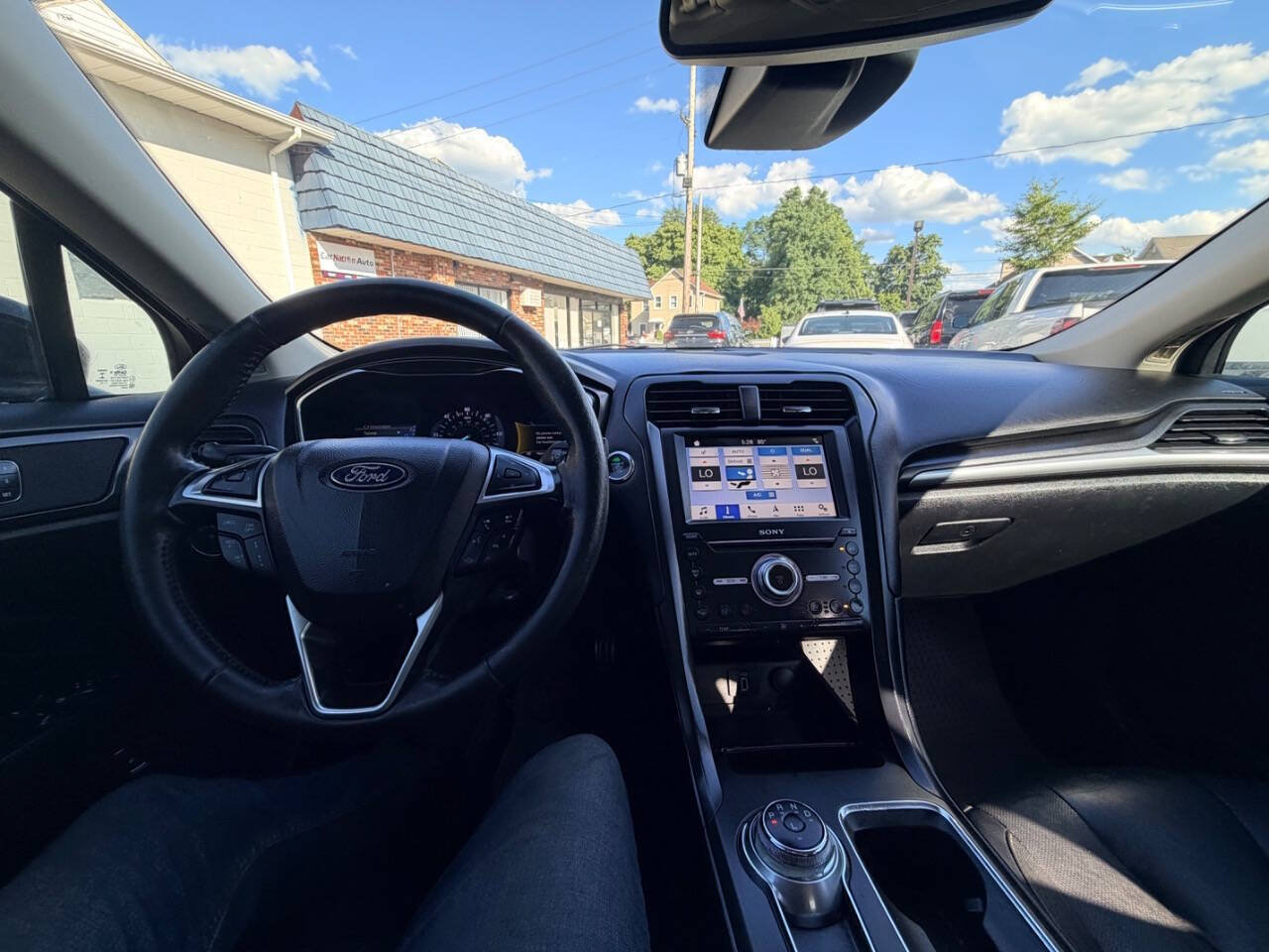 Used 2018 Ford Fusion Titanium FWD image 3