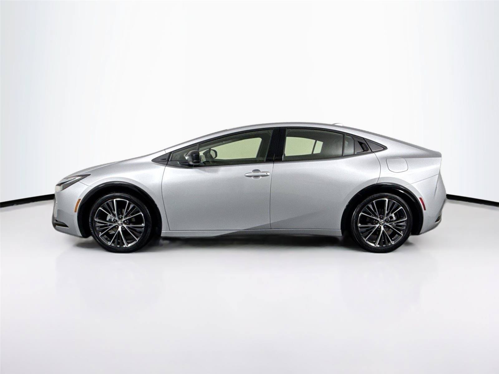Certified 2025 Toyota Prius XLE FWD image 14