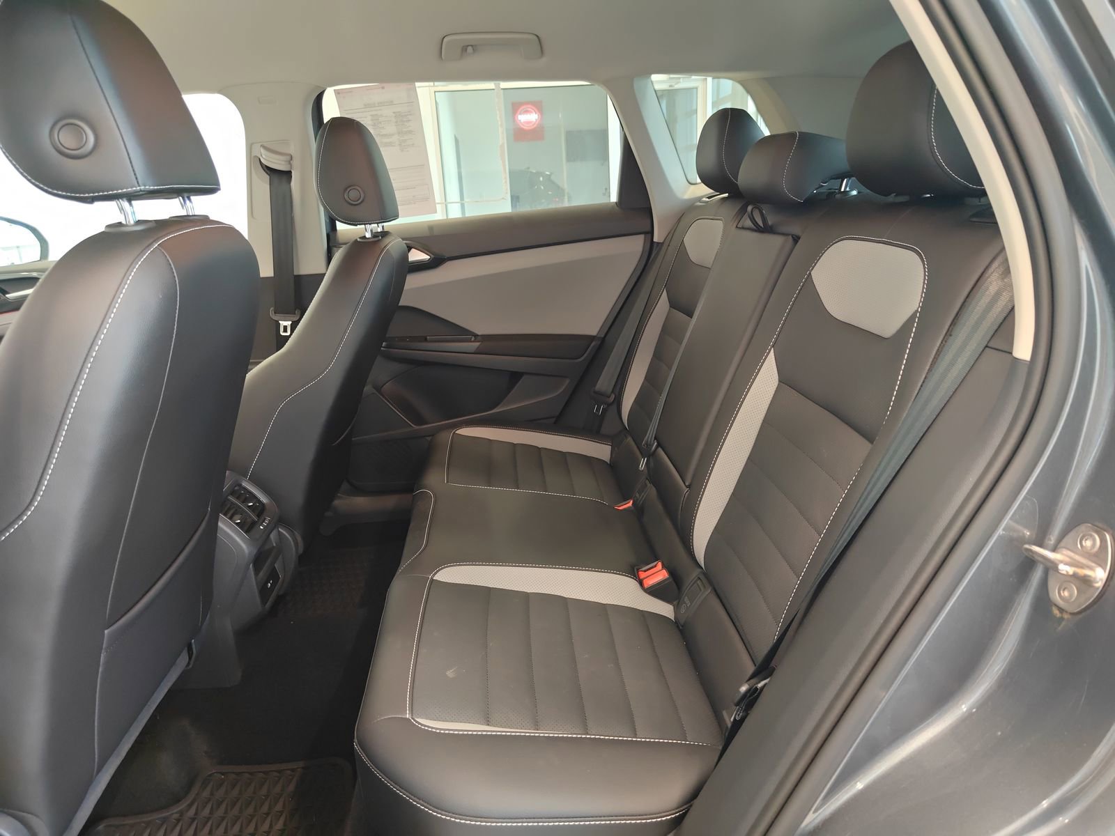 Used 2024 Ford Edge SEL image 10