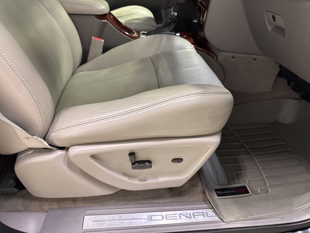 Used 2008 GMC Envoy Denali w/ Sun And 6-Disc Cd Package RWD image 39