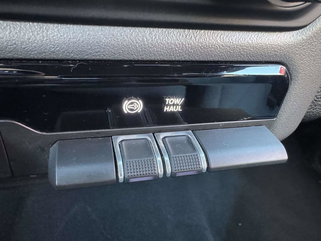 Used 2024 RAM 3500 Big Horn AWD/4WD image 24