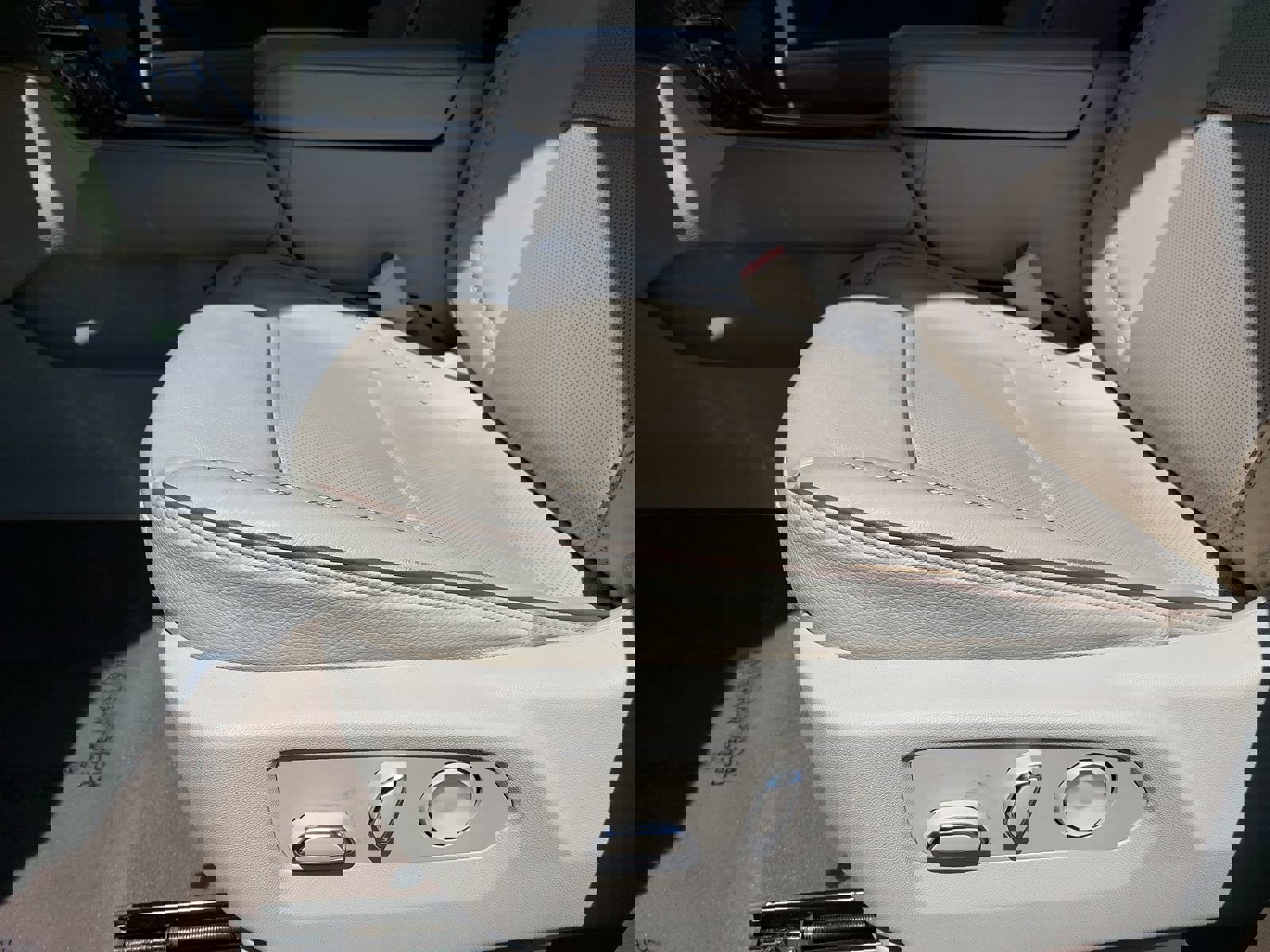 Used 2022 GMC Yukon Denali w/ Denali Premium Package image 30