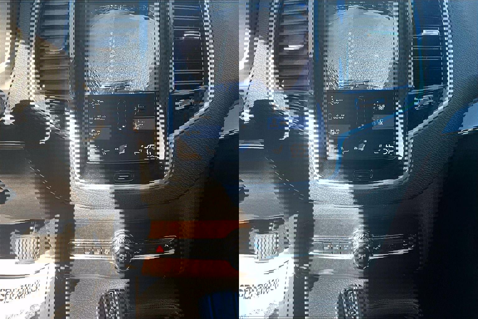 Used 2018 Volvo XC90 T6 Momentum w/ Convenience Package image 15