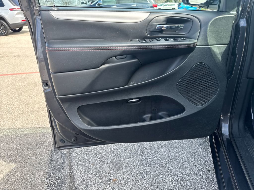 Used 2017 Dodge Grand Caravan GT image 11