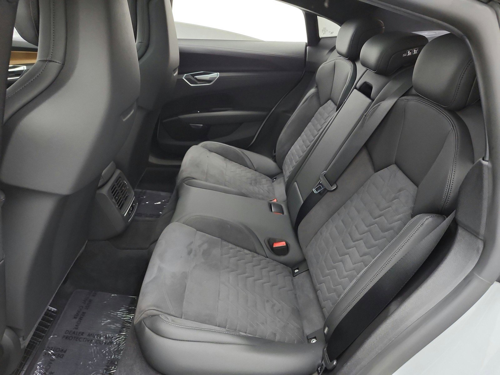 Used 2023 Audi e-tron GT Premium Plus image 15