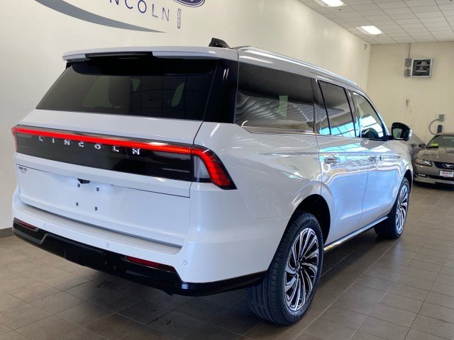 New 2025 Lincoln Navigator Black Label AWD/4WD image 10