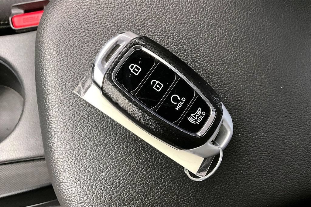 Certified 2022 Hyundai Kona Limited AWD/4WD image 10