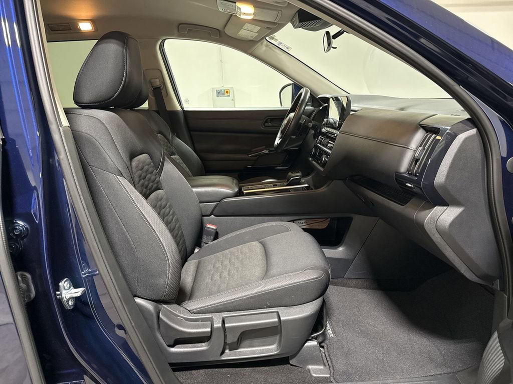 Used 2025 Nissan Pathfinder SV FWD image 21