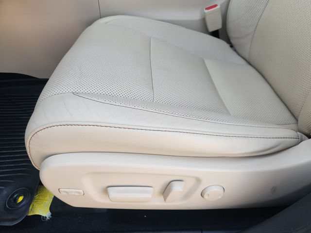 Used 2019 Toyota Highlander Limited Platinum AWD/4WD image 27