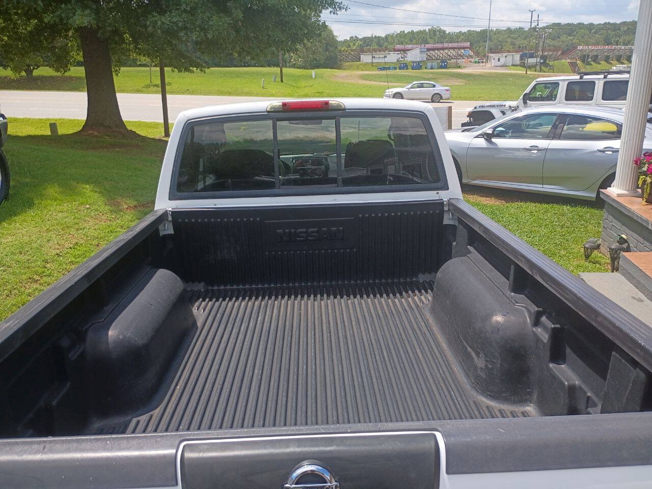 Used 2004 Nissan Frontier XE w/ (VTP) Value Truck Pkg RWD image 27