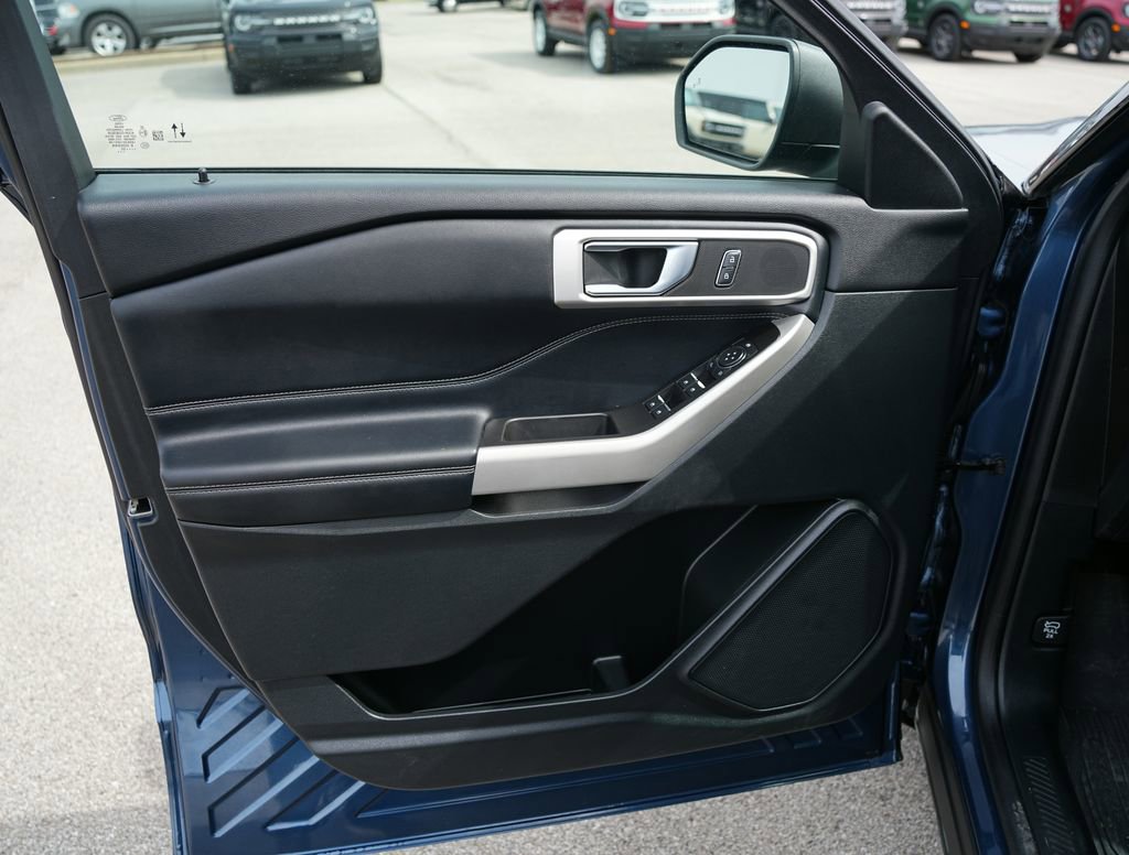 Used 2020 Ford Explorer XLT w/ Equipment Group 202A image 18