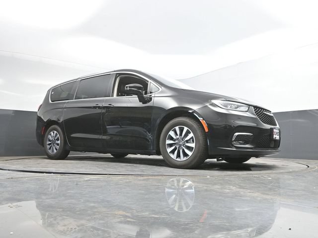 Used 2024 Chrysler Pacifica Limited FWD image 51