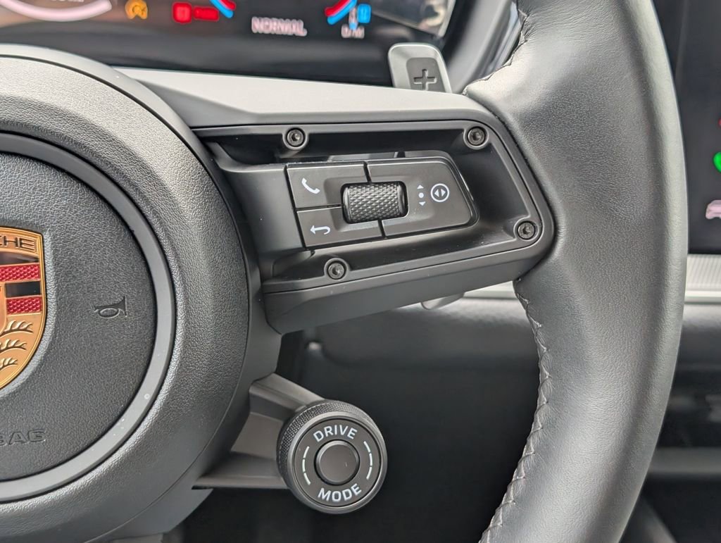 Certified 2025 Porsche Cayenne Coupe image 27