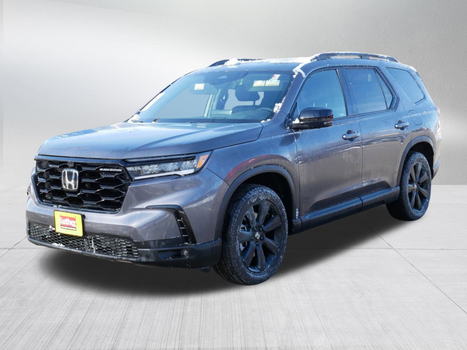 Certified 2025 Honda Pilot Black Edition image 3