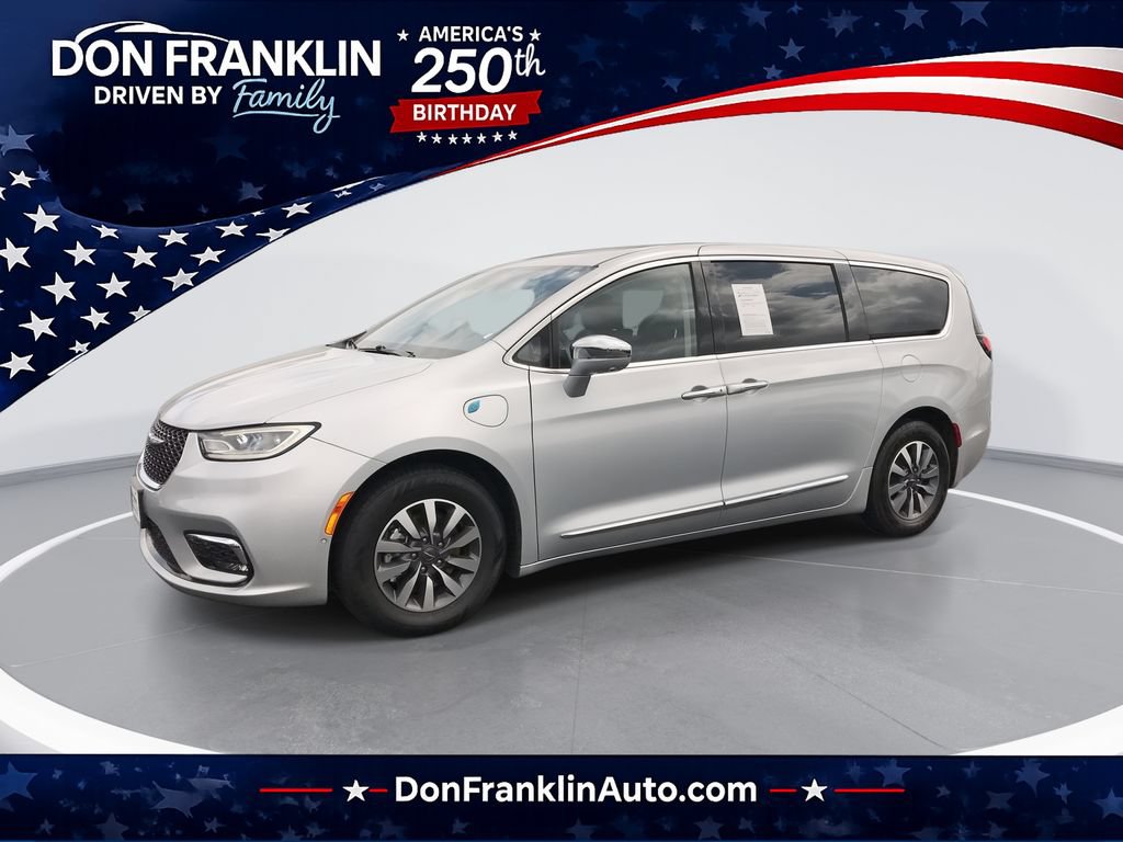 Used 2022 Chrysler Pacifica Limited w/ Uconnect Theater Family Group FWD image 1
