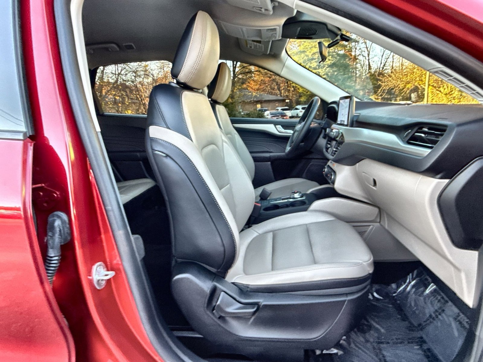 Used 2021 Ford Escape SEL w/ Technology Package image 26