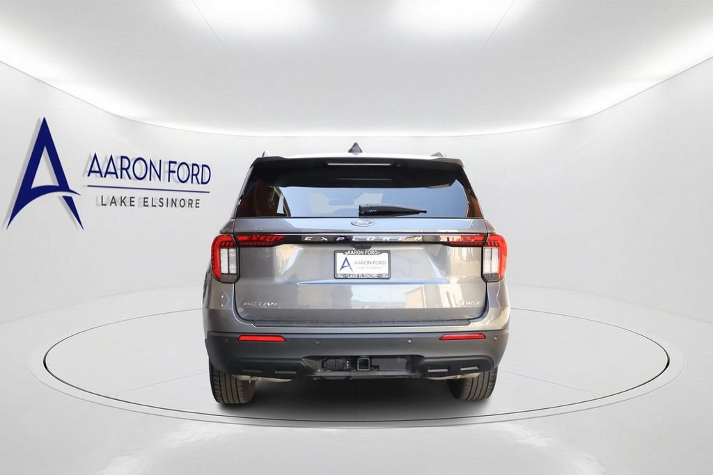 Used 2025 Ford Explorer Active AWD/4WD image 5