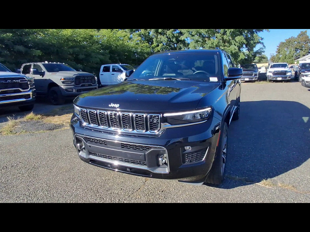 Certified 2025 Jeep Grand Cherokee L Overland w/ Advanced Protech Group III AWD/4WD image 3
