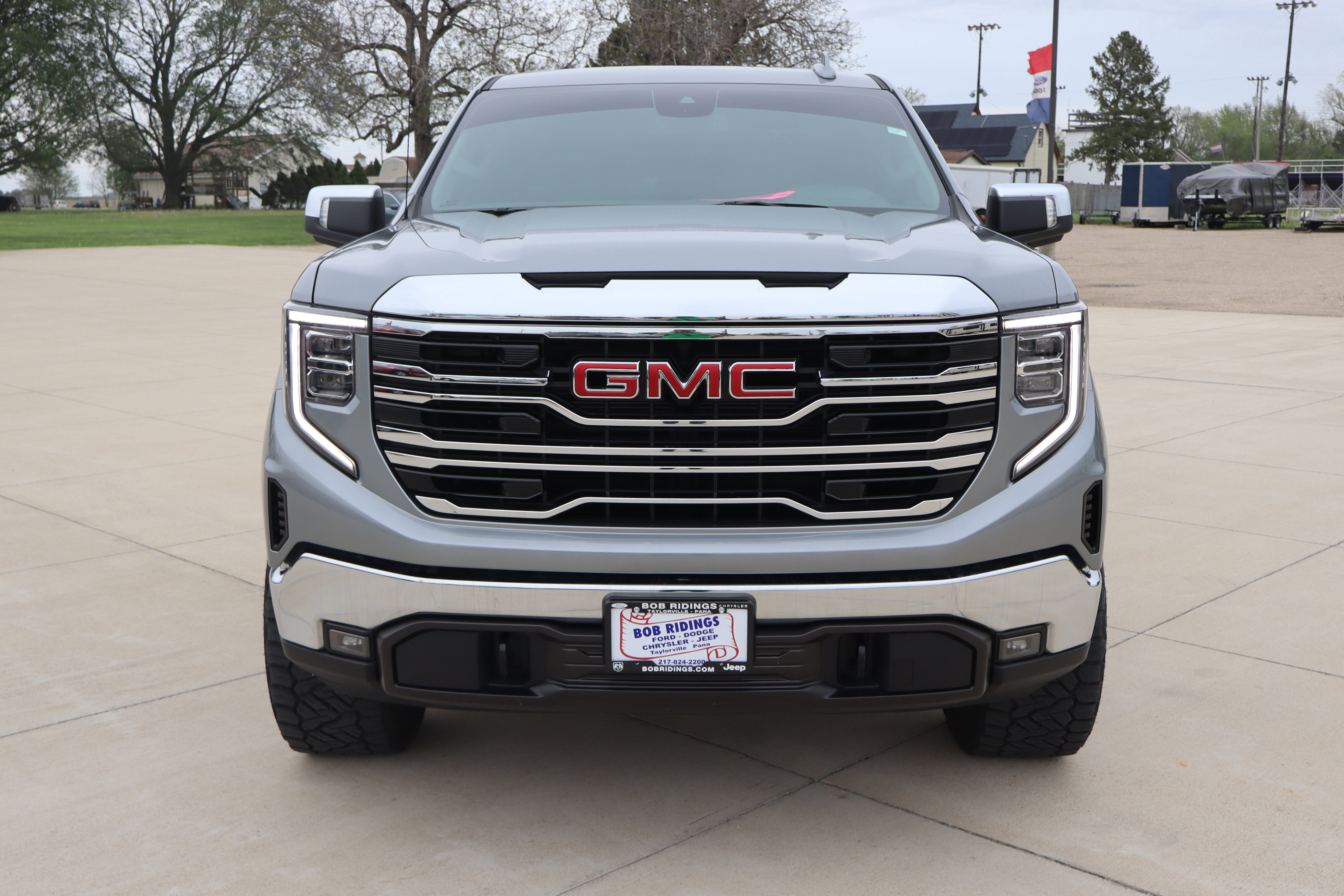 Used 2024 GMC Sierra 1500 SLT w/ SLT Convenience Package image 2