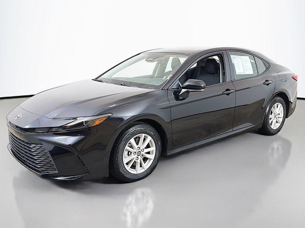 Used 2025 Toyota Camry LE image 6