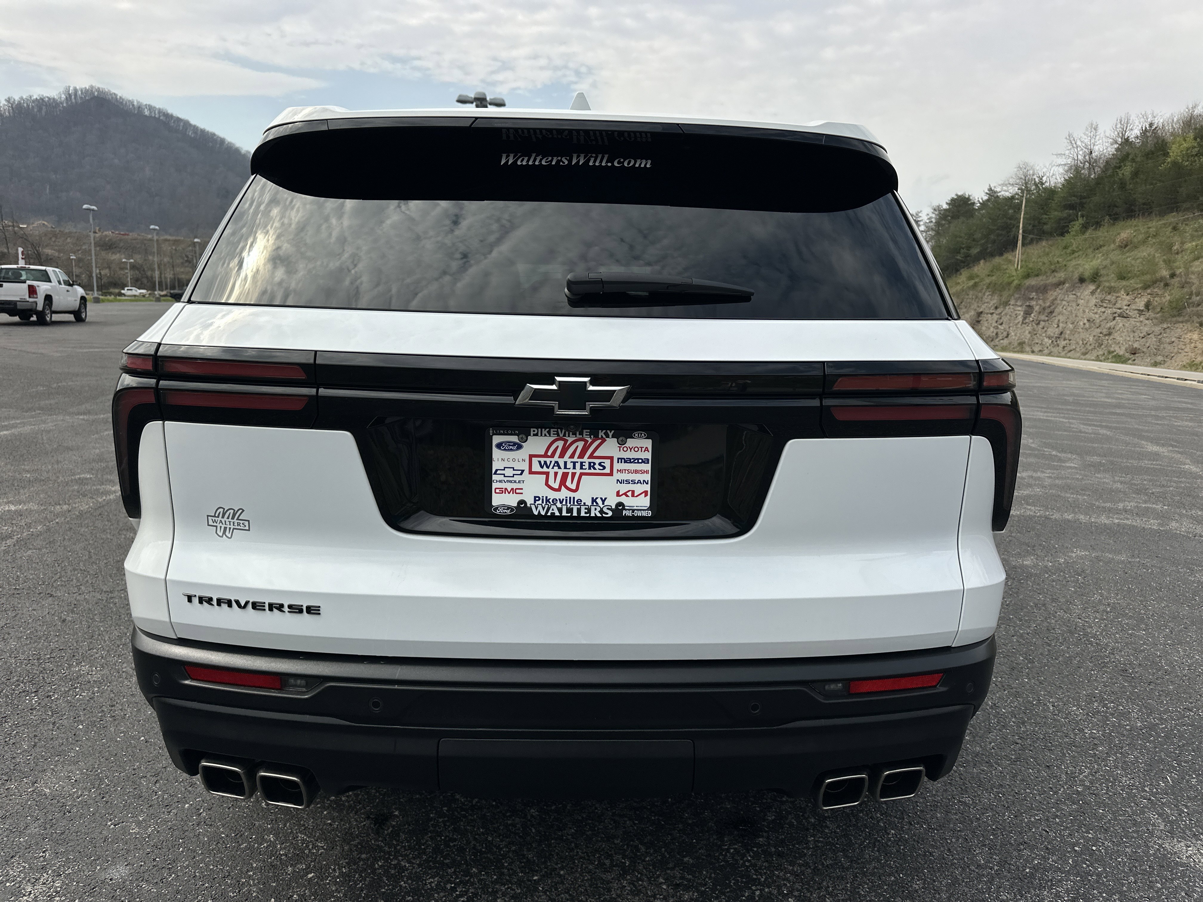 Used 2024 Chevrolet Traverse LS w/ Midnight/Sport Edition image 3