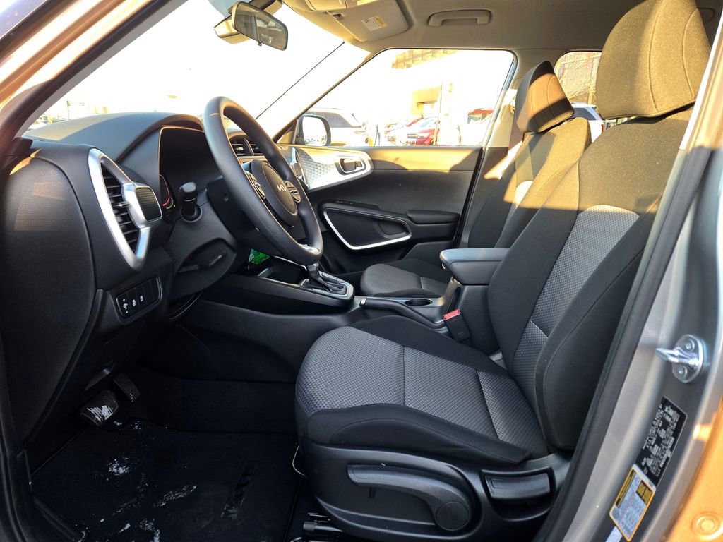 Used 2025 Kia Soul LX w/ Option Group 015 image 28