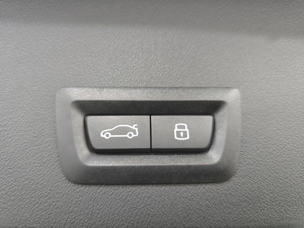 Certified 2025 BMW X3 xDrive30i w/ M Sport Package image 23