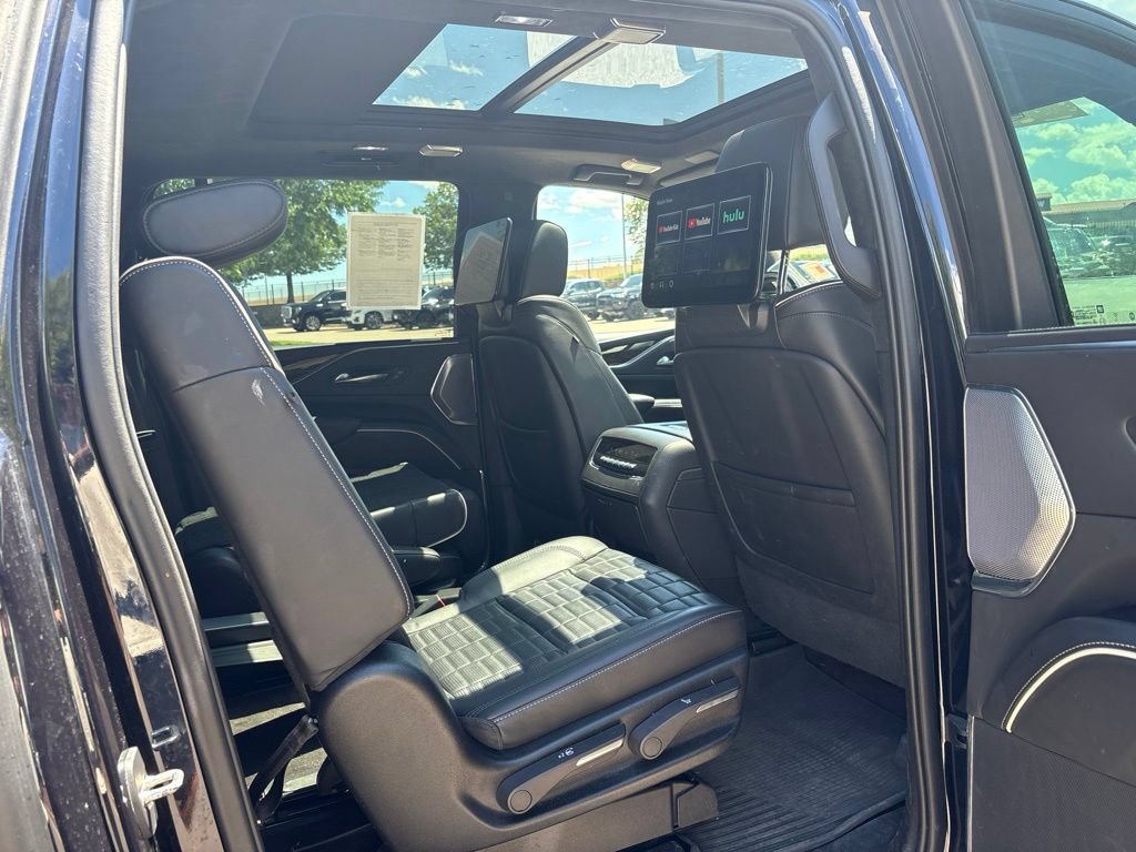 Used 2022 Cadillac Escalade ESV Sport Platinum w/ LPO, ONYX Package AWD/4WD image 24