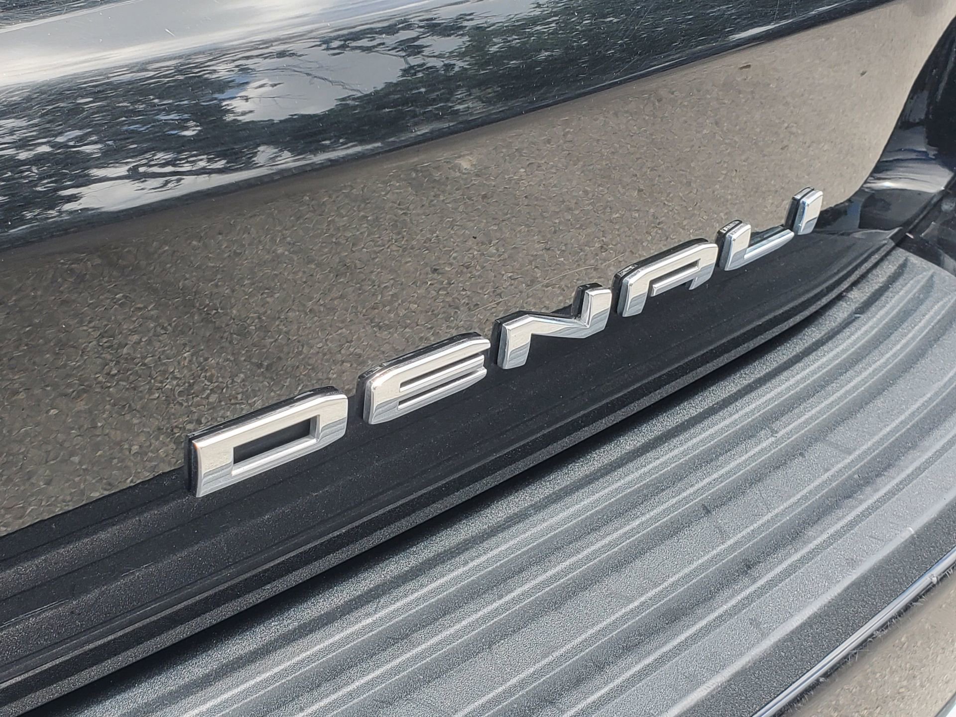 Used 2023 GMC Yukon XL Denali image 7