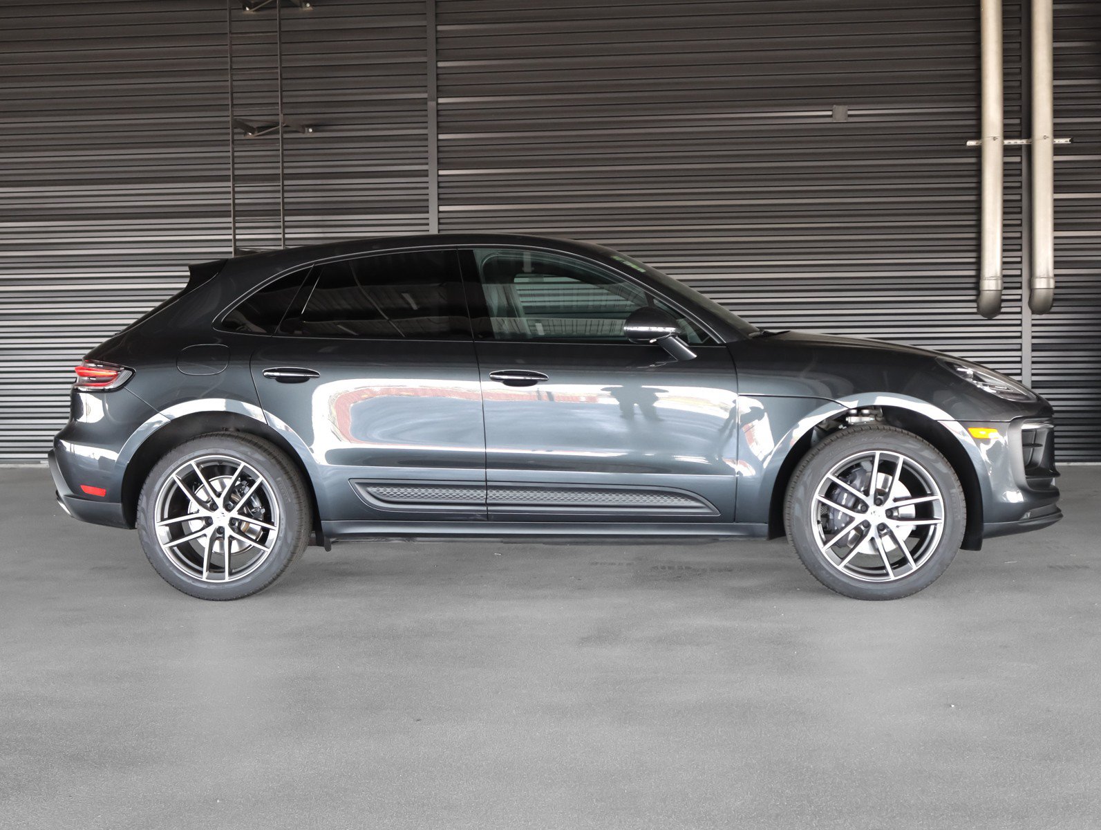 Certified 2026 Porsche Macan AWD/4WD image 11