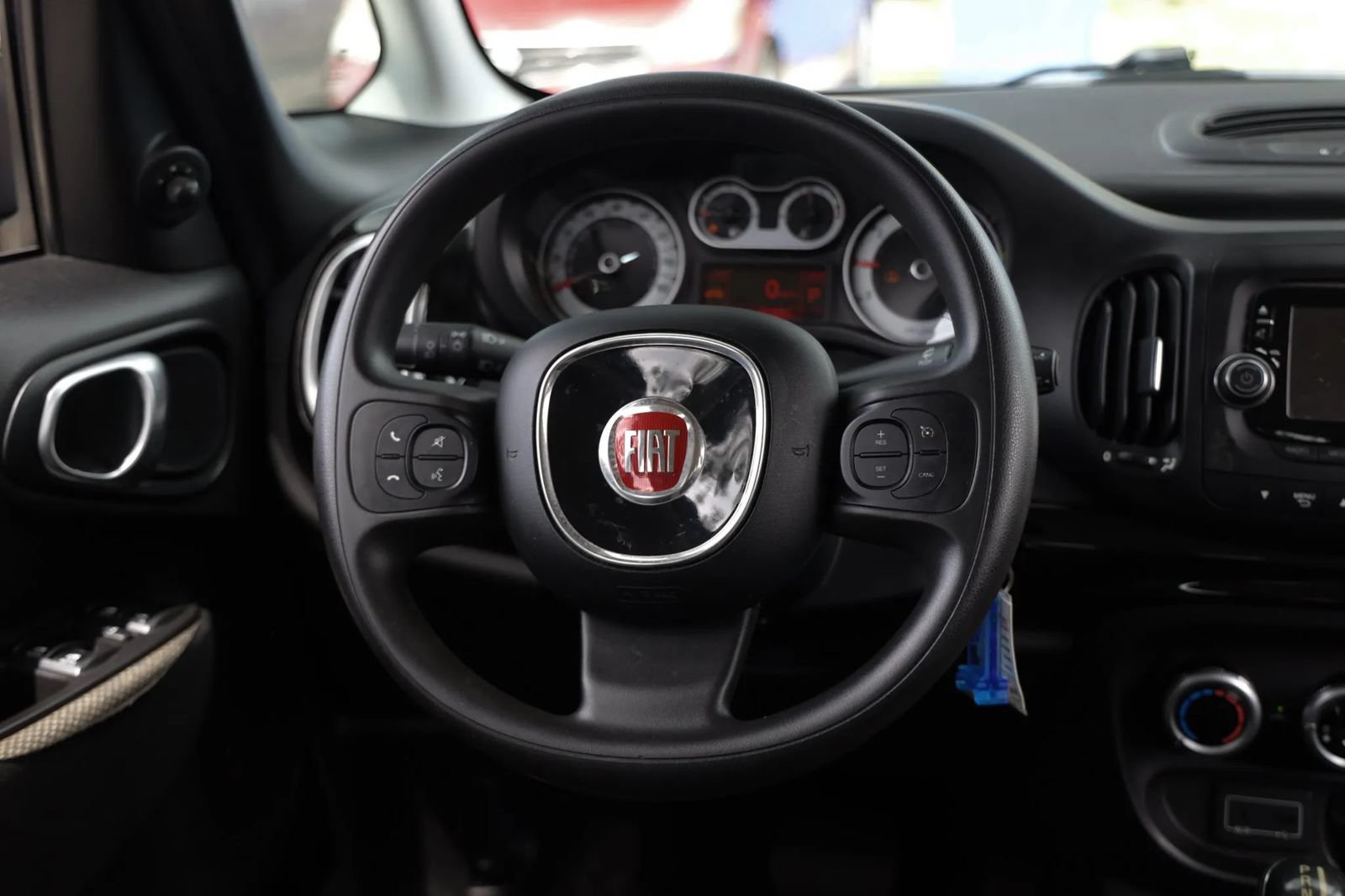 Used 2016 FIAT 500L Pop FWD image 27
