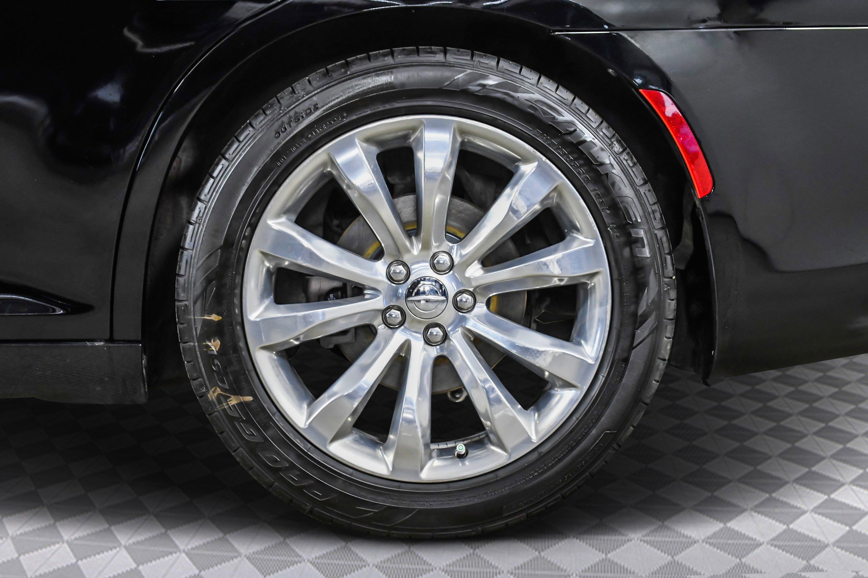 Used 2019 Chrysler 300 Touring L w/ Quick Order Package 22F image 30