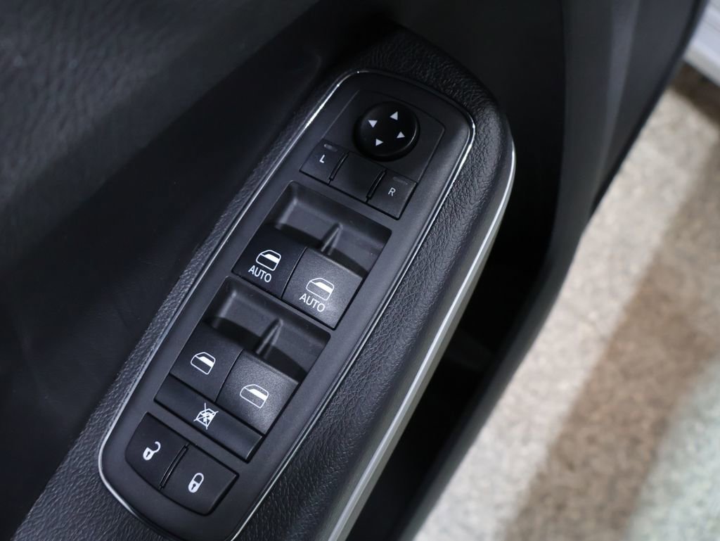 Used 2019 Chrysler 300 Touring image 14