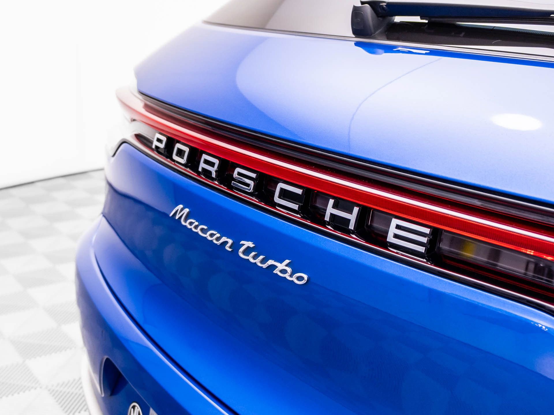 Certified 2021 Porsche Macan Turbo image 34