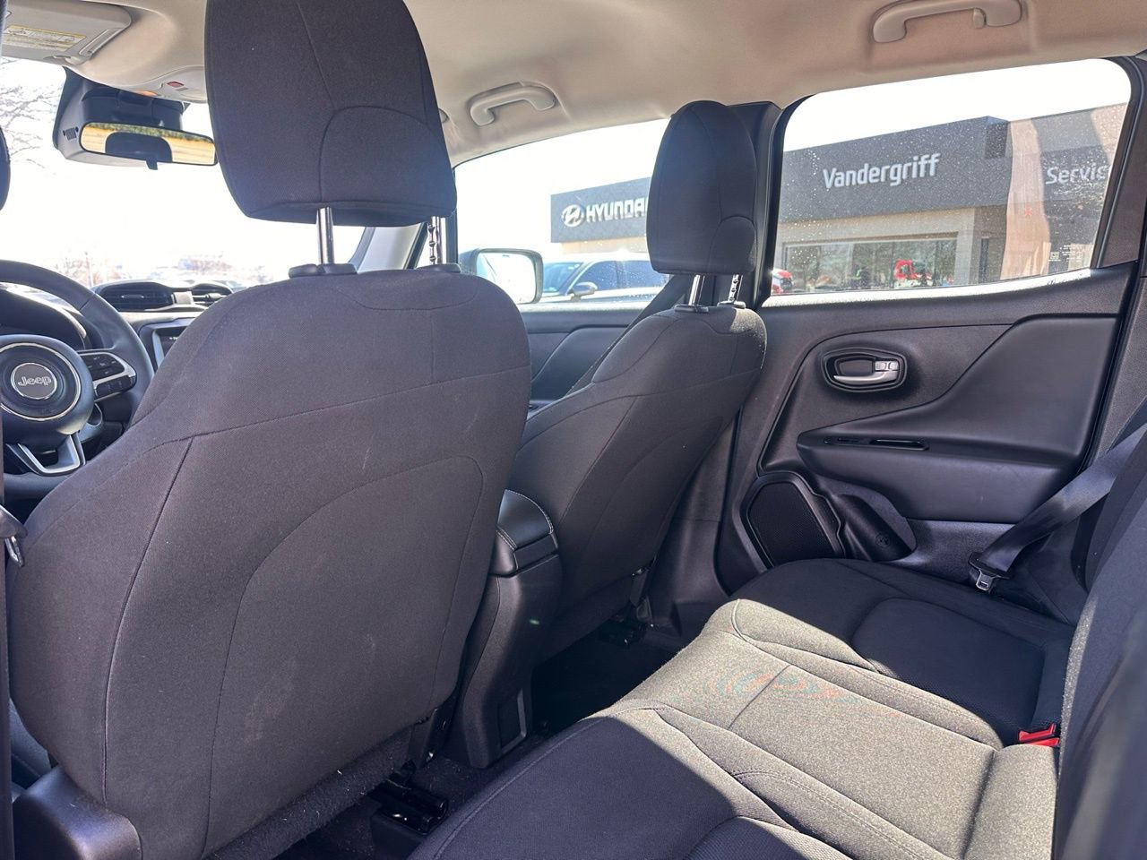 Used 2023 Jeep Renegade Latitude image 16