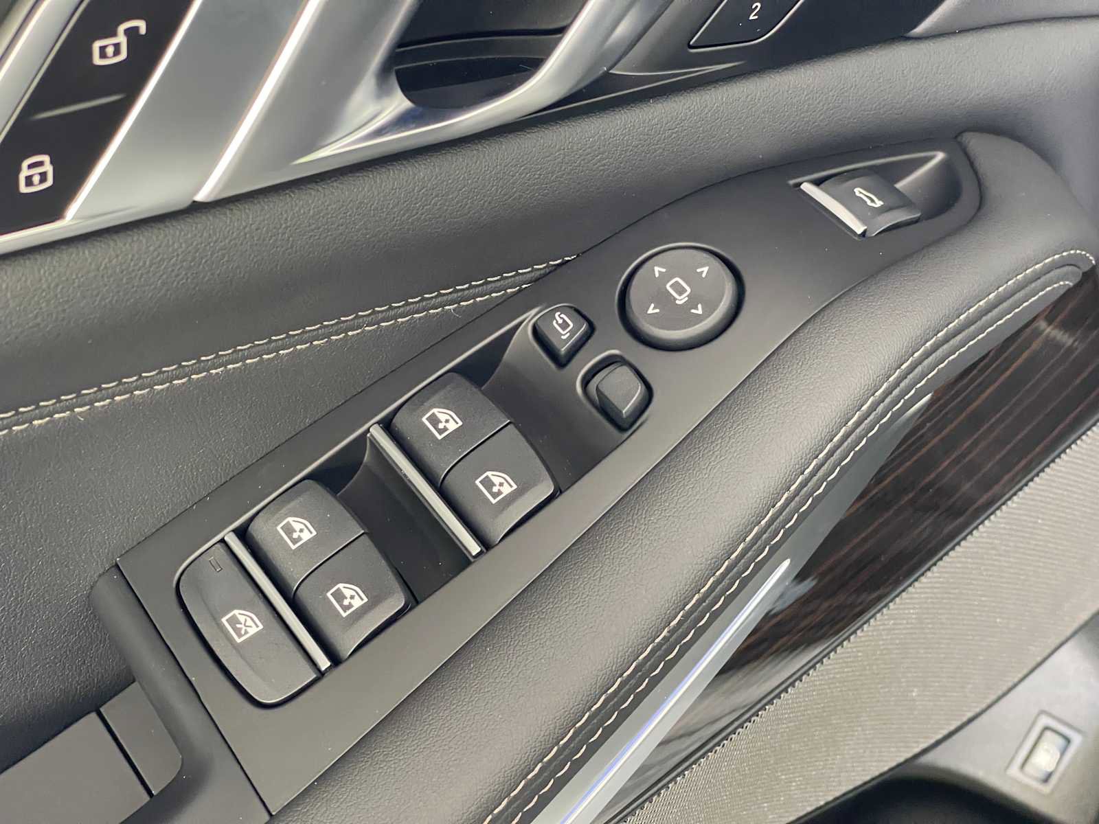 New 2026 BMW X5 xDrive50e w/ M Sport Package image 18