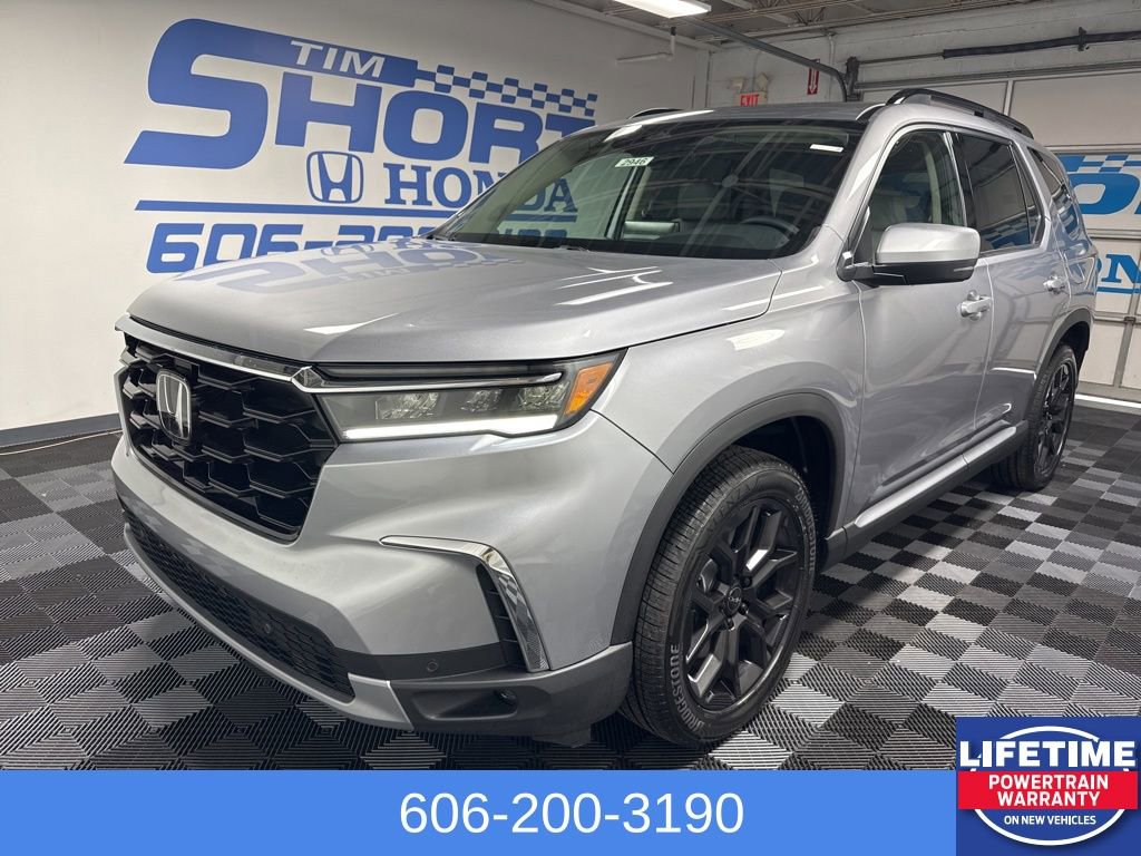 New 2025 Honda Pilot Touring image 1