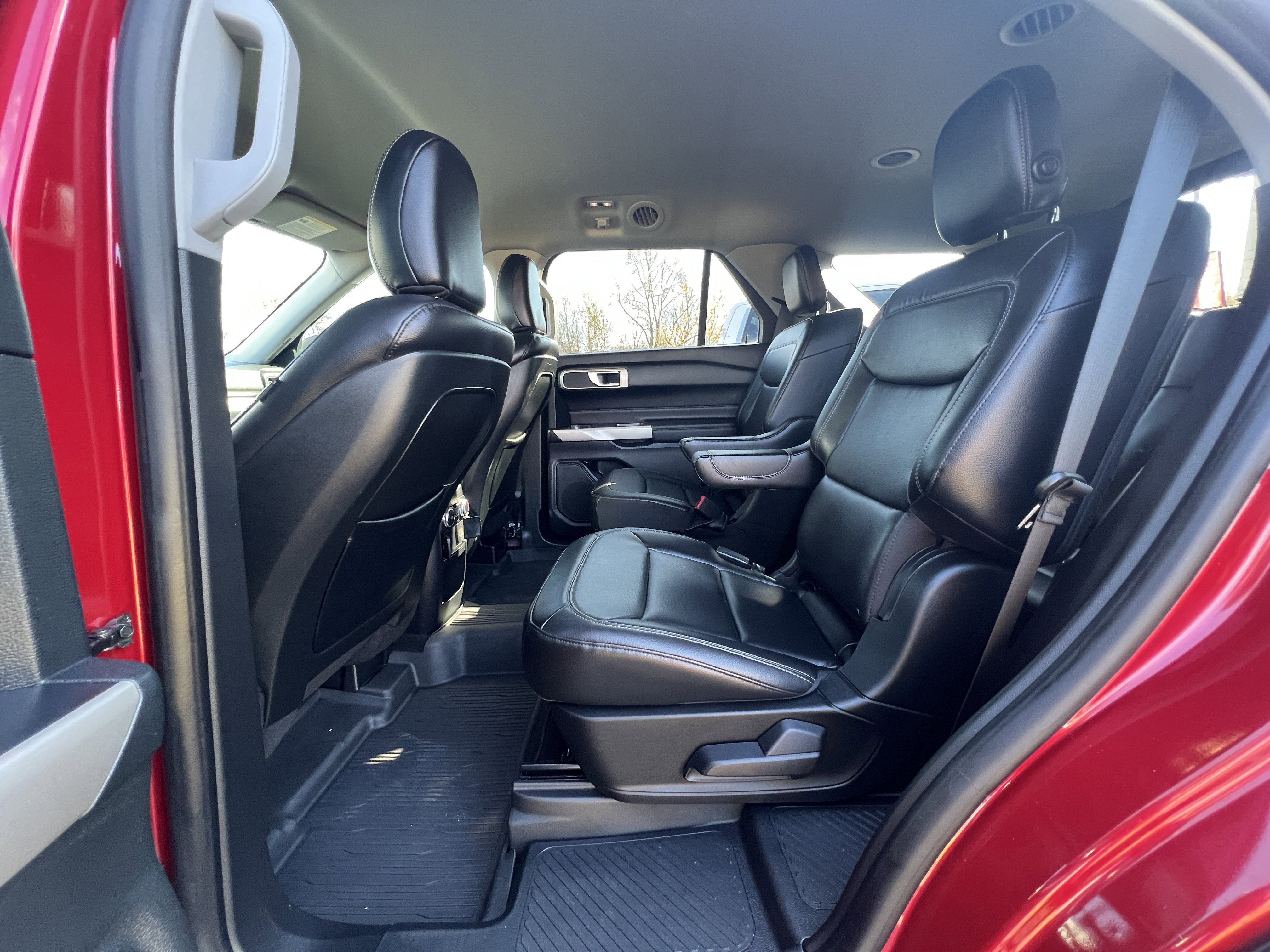 Used 2020 Ford Explorer XLT w/ Equipment Group 202A image 29