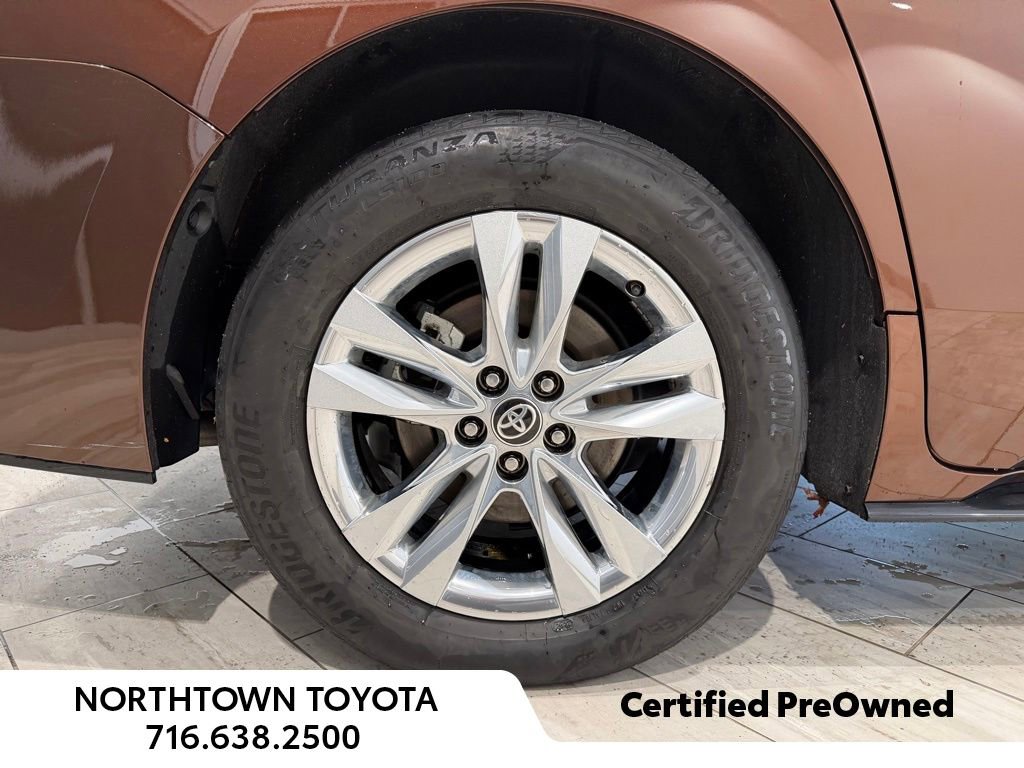 Used 2024 Toyota Sienna Limited AWD/4WD image 7
