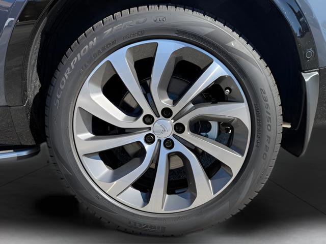 New 2025 Land Rover Discovery Sport Dynamic SE image 11